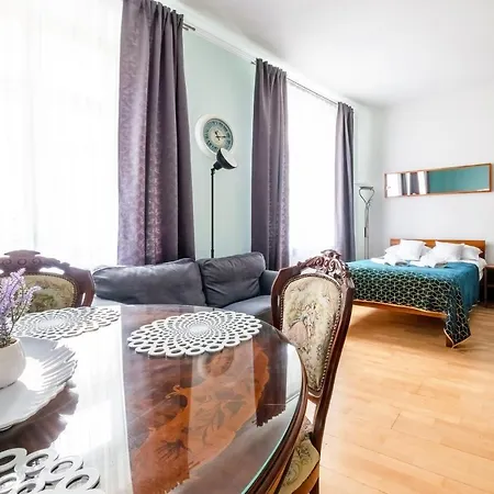 Luxury In The Heart Of The Old Town Apartment *