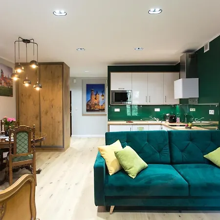 Luxury In The Heart Of The Old Town Apartment *